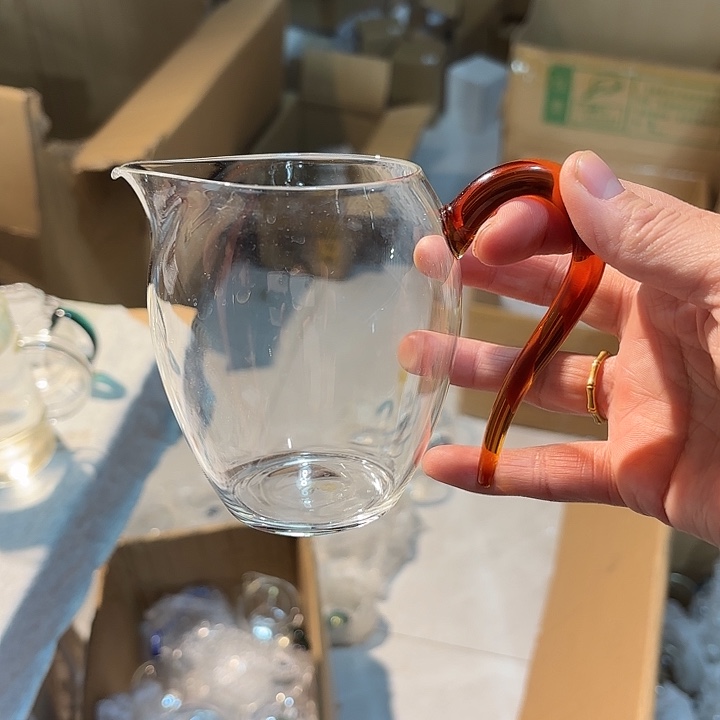 忆然虎珀。              