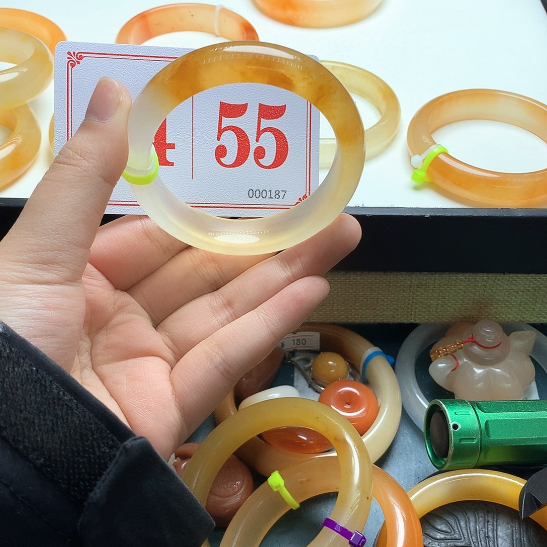 未镶嵌石英质玉（黄龙玉）手镯雾**风