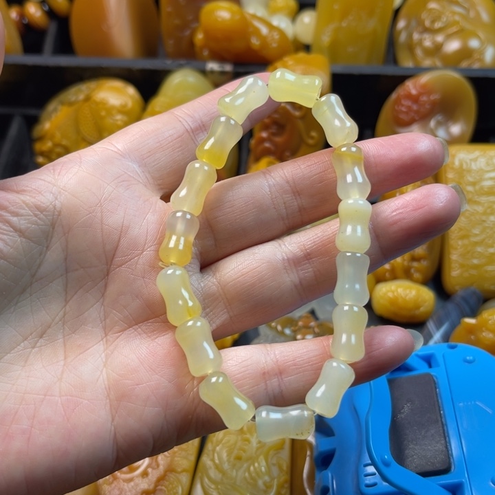 老***土石英质玉未镶嵌颈饰