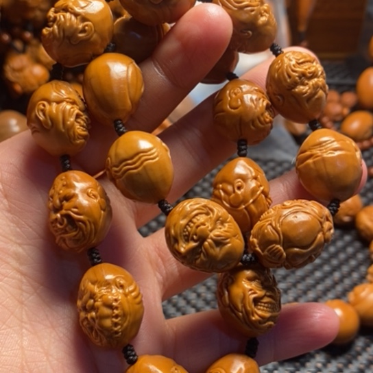 橄榄核吊坠恶僧手持