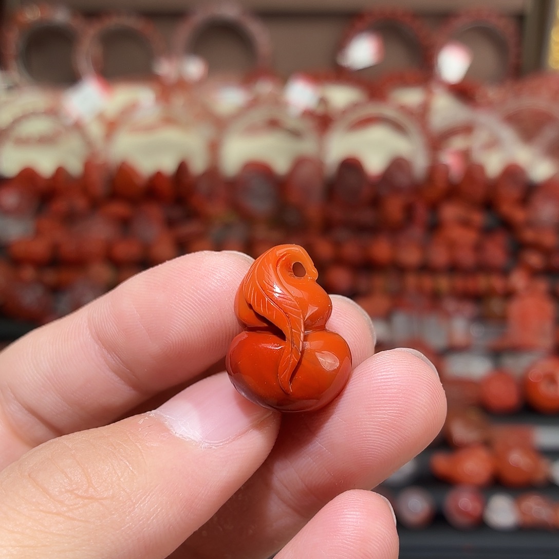南红玛瑙未镶嵌颈饰葫芦吊坠1