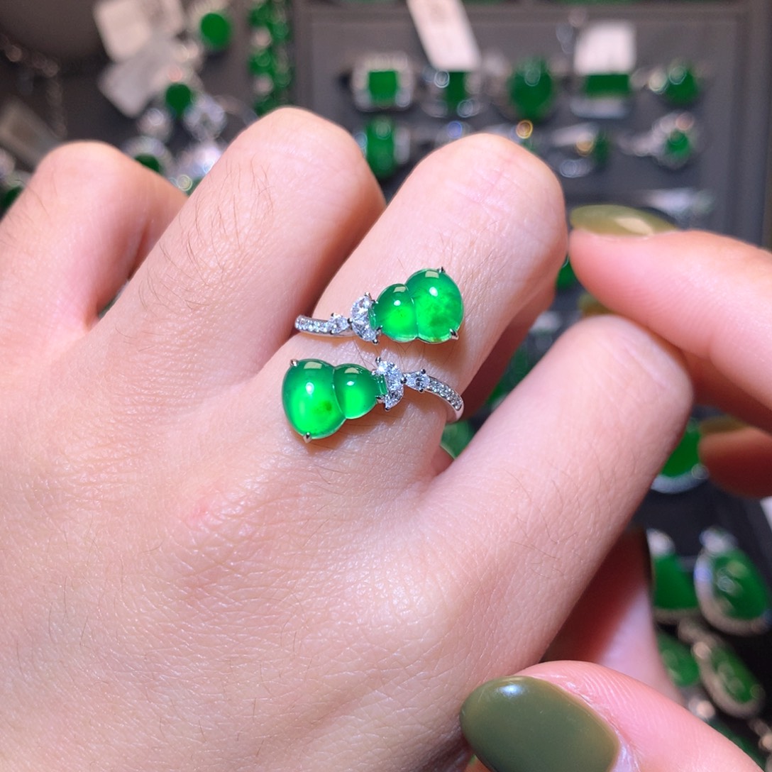 翡翠戒指18K金镶嵌葫芦