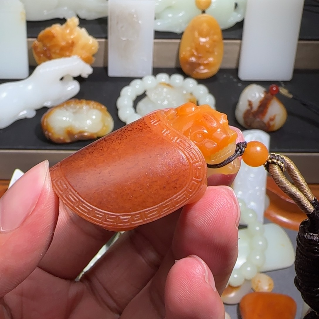 和田玉颈饰未镶嵌墨*丸
