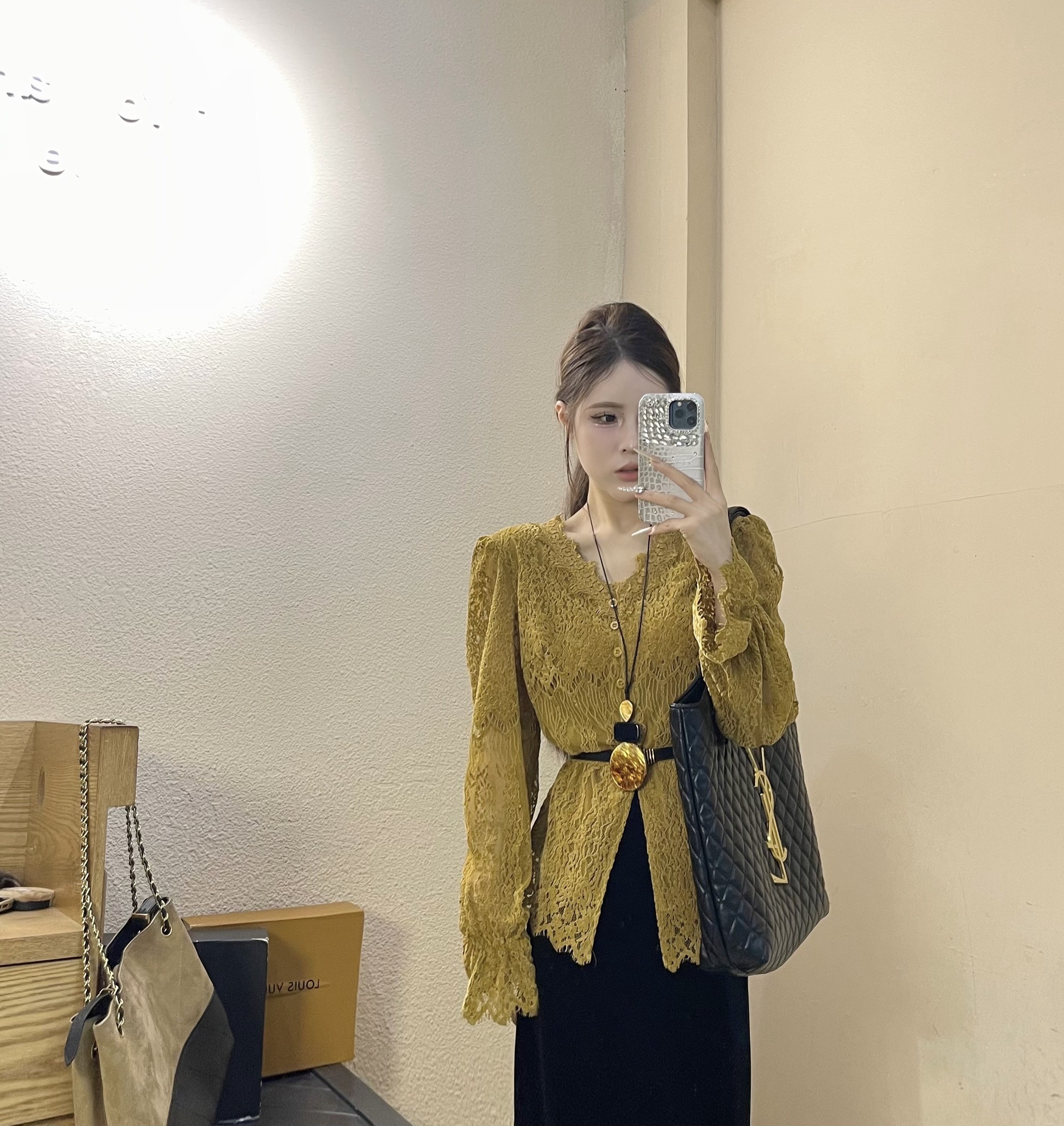 欧货秋季新款高级感V领蕾丝开衫复古轻奢小众百搭时尚气质网红