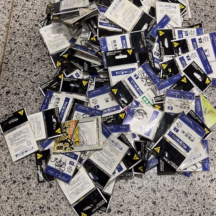 如图所示一堆钩子不退不换