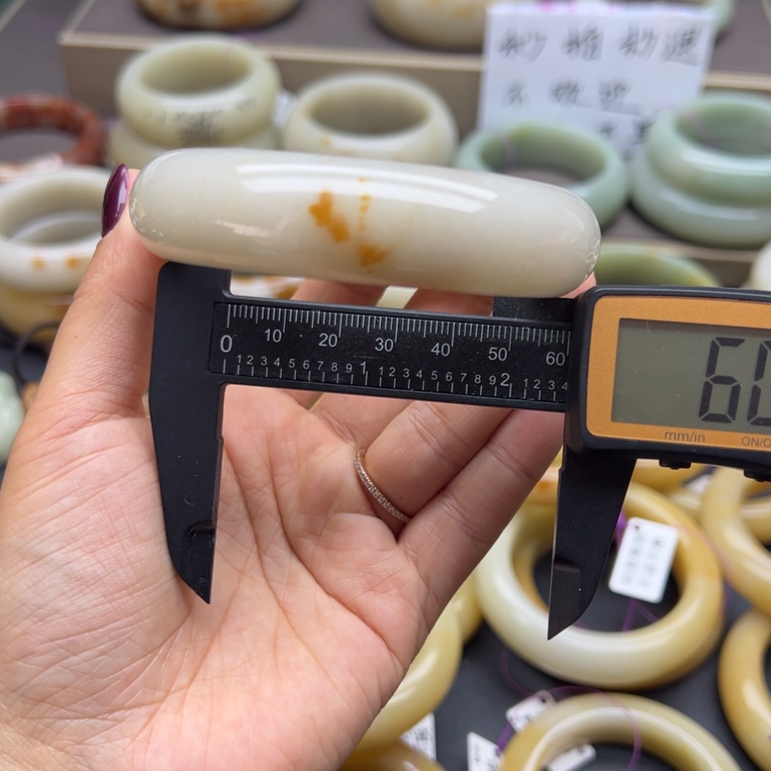 石英质玉（佘太翠）未镶嵌手镯