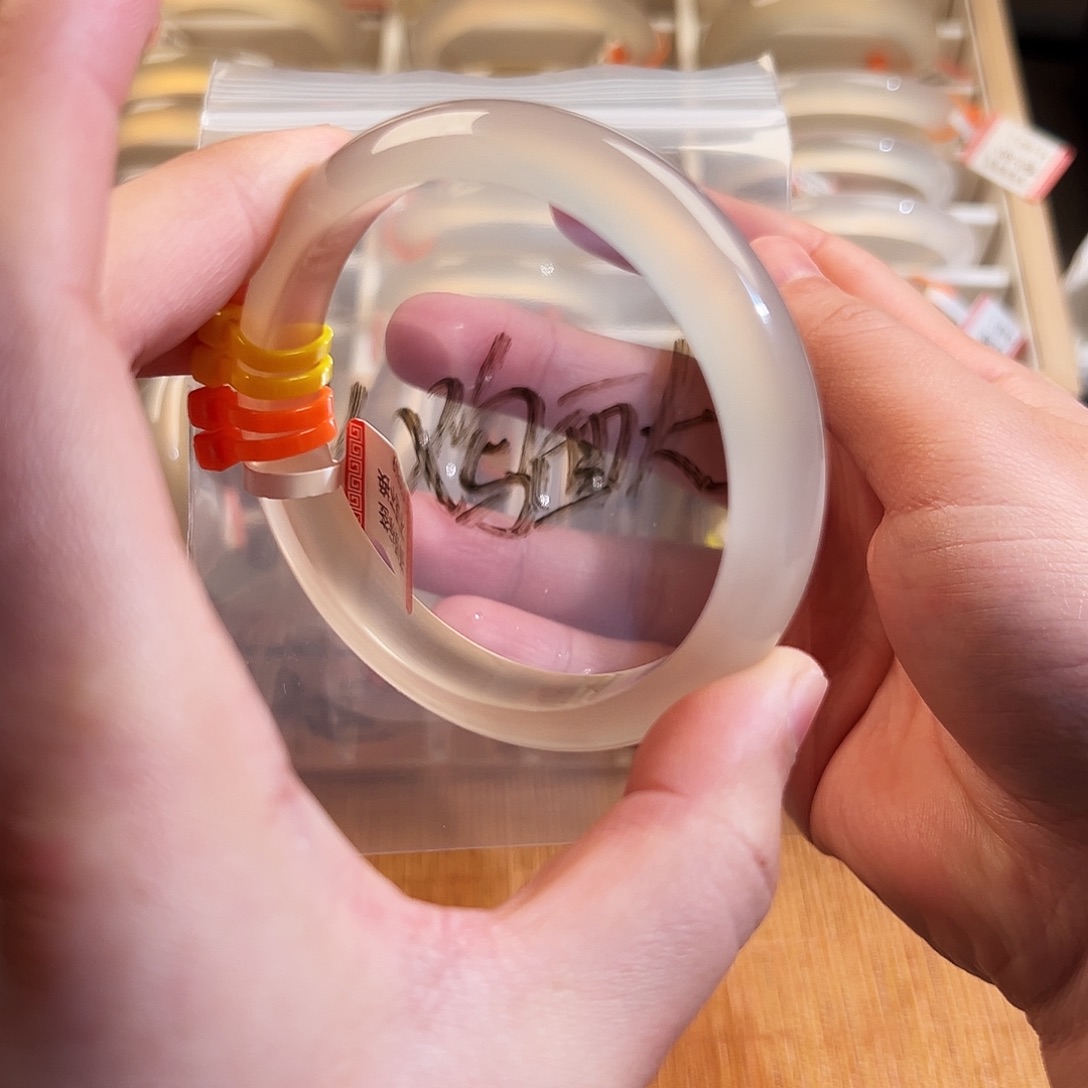 火***.玛瑙/玉髓未镶嵌手镯