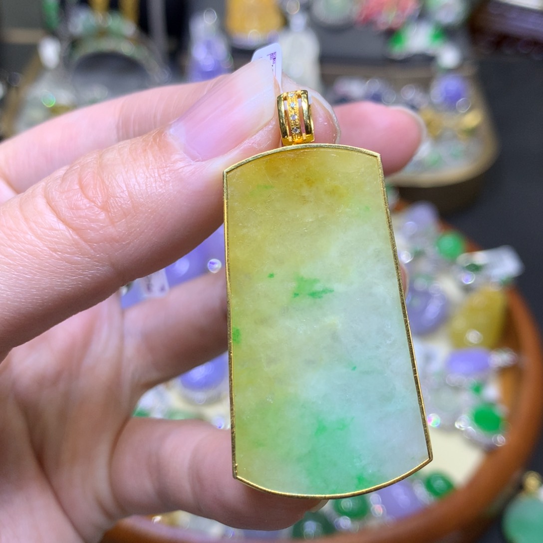 翡翠颈饰18K金镶嵌翡翠吊坠项链