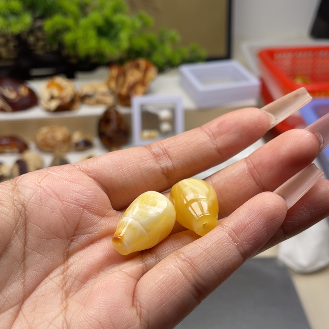 孟***号定制琥珀未镶嵌天然蜜蜡