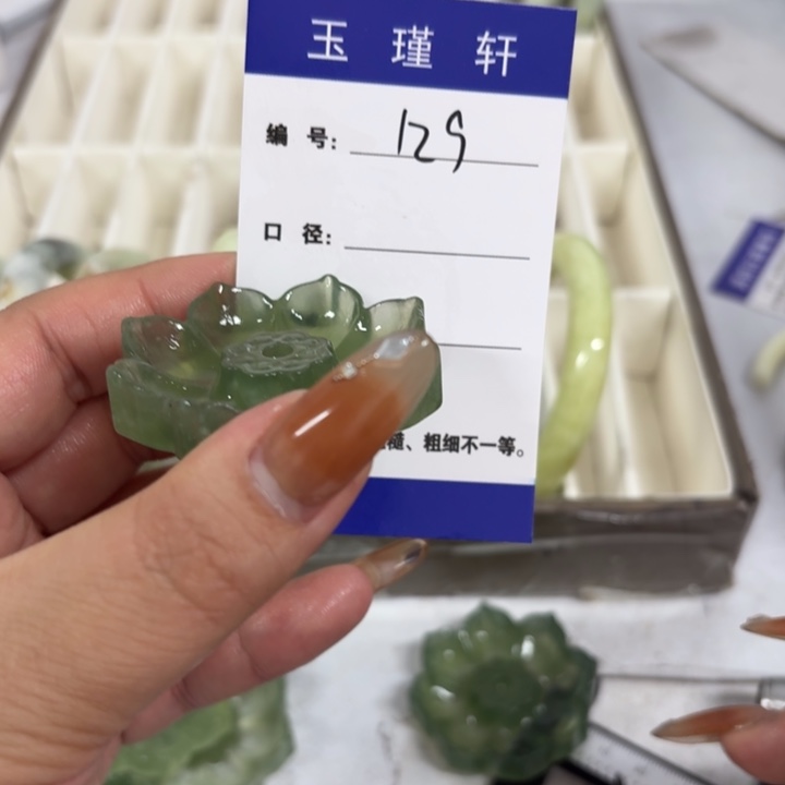 v***i蛇纹石玉未镶嵌手镯