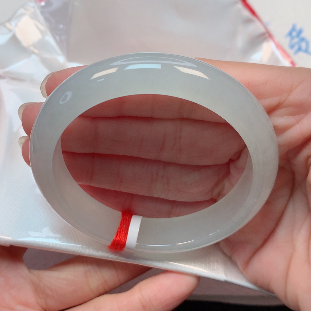 翡翠手镯未镶嵌56.4圈 起光起胶白月光 无包容 强推