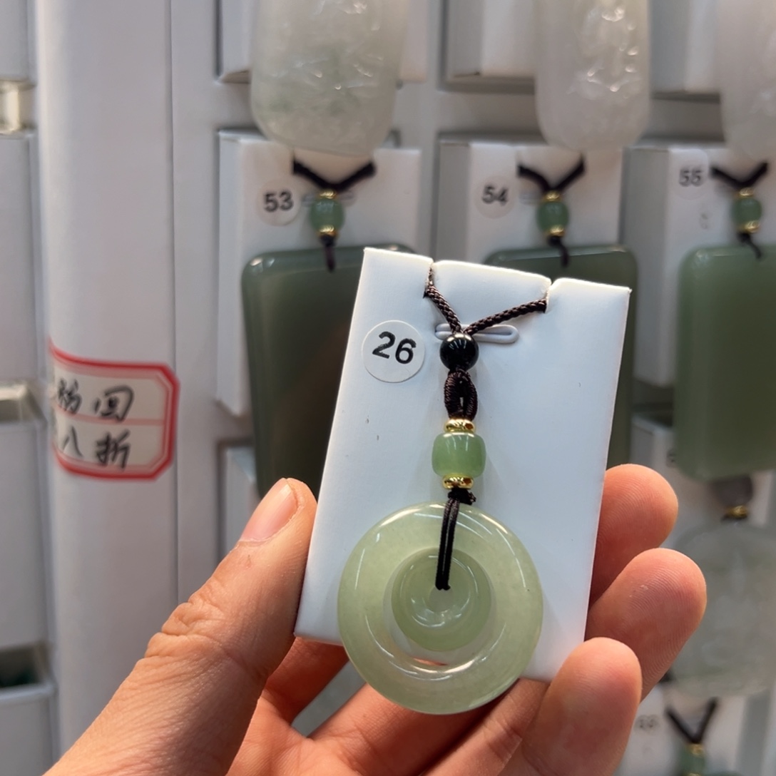 辻***弋石英质玉（金丝玉）合金颈饰