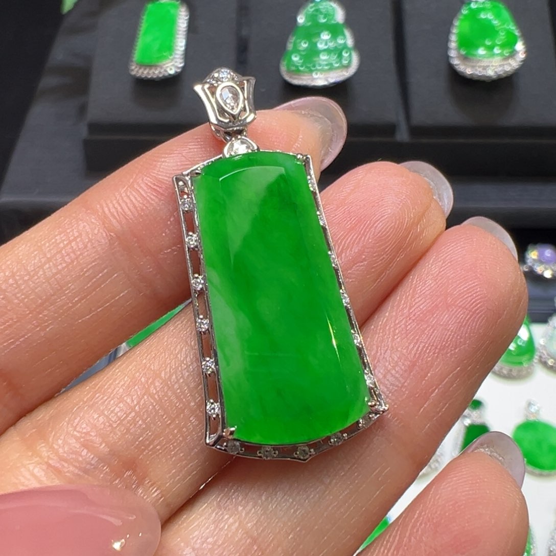 翡翠颈饰18K金镶嵌收到货48小时鉴赏期