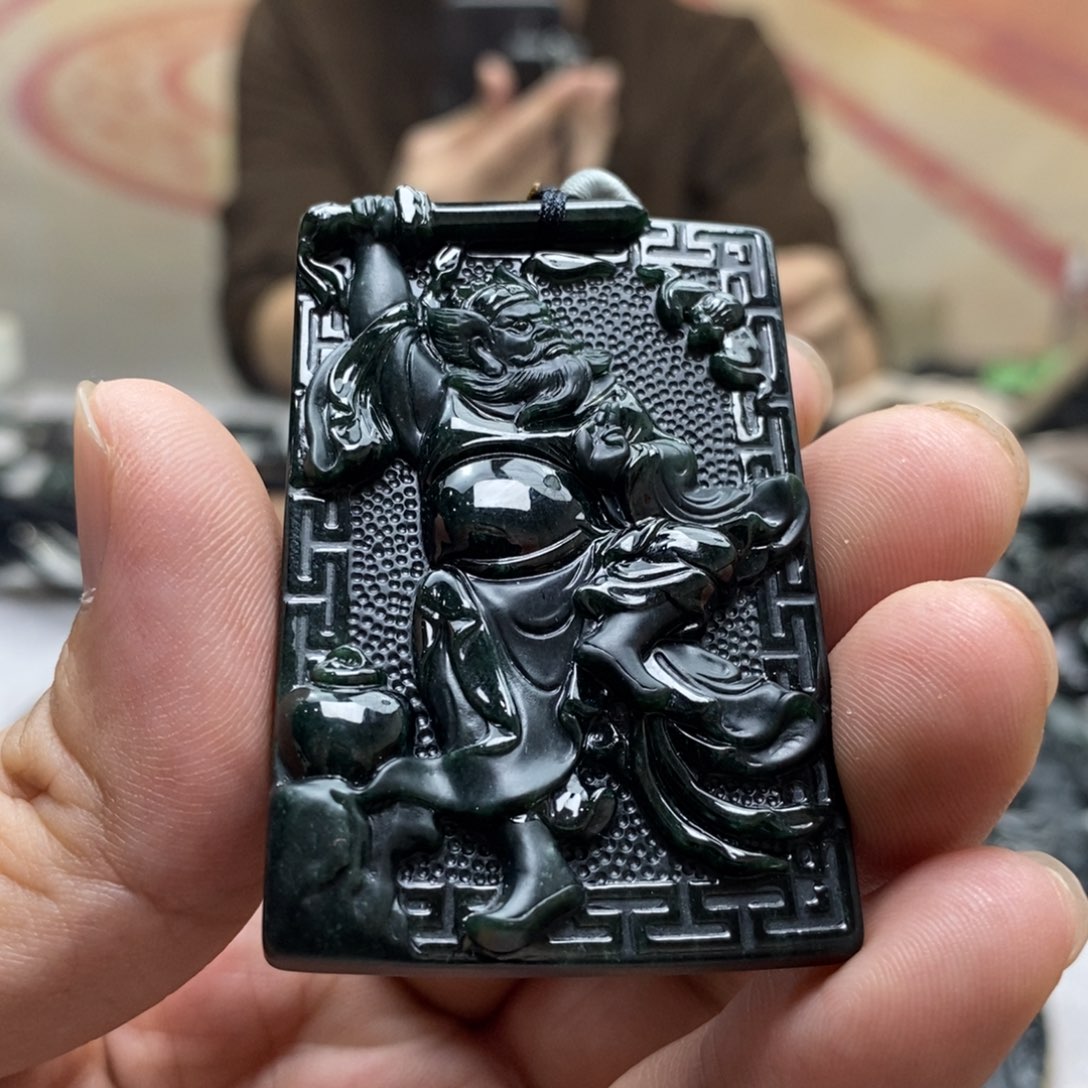 翡翠未镶嵌颈饰钟馗