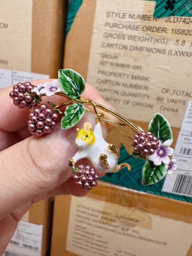 铜合金珐琅胸针 饰品森系可爱小仓鼠花朵树莓果实胸针胸花