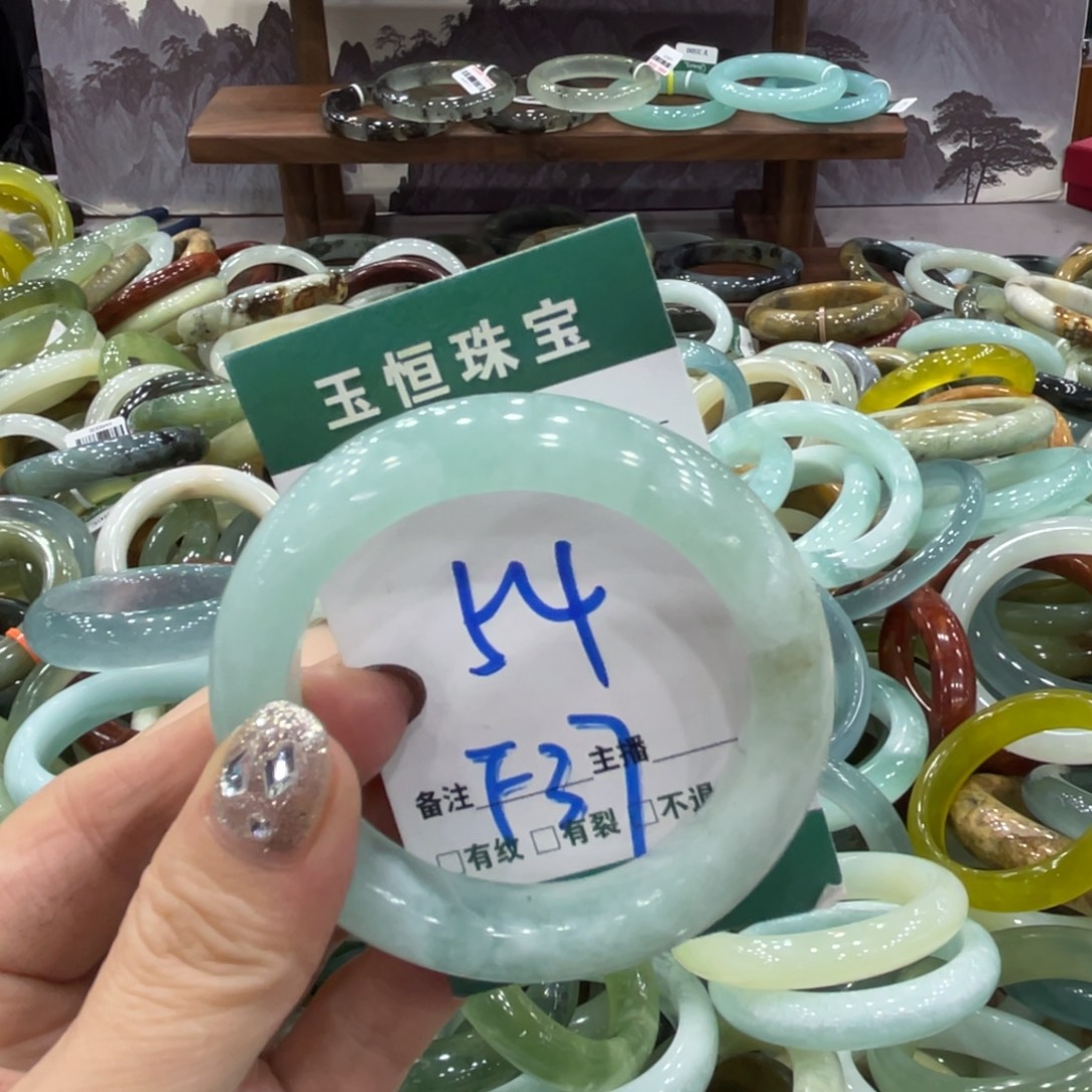 琳***7岫玉未镶嵌手镯手镯