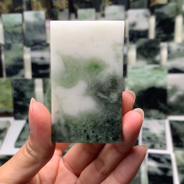 独山玉颈饰未镶嵌