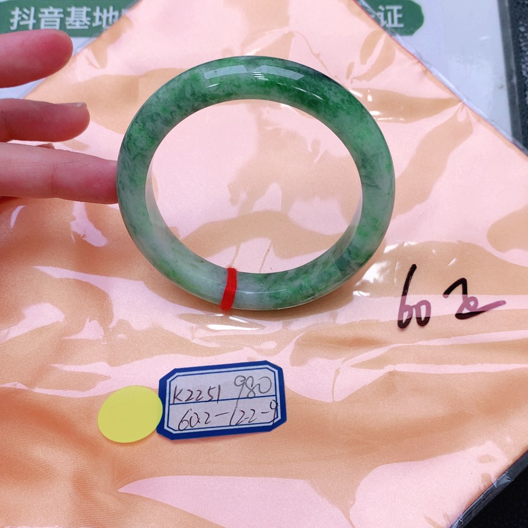 未镶嵌手镯翡翠缅甸翡翠手镯