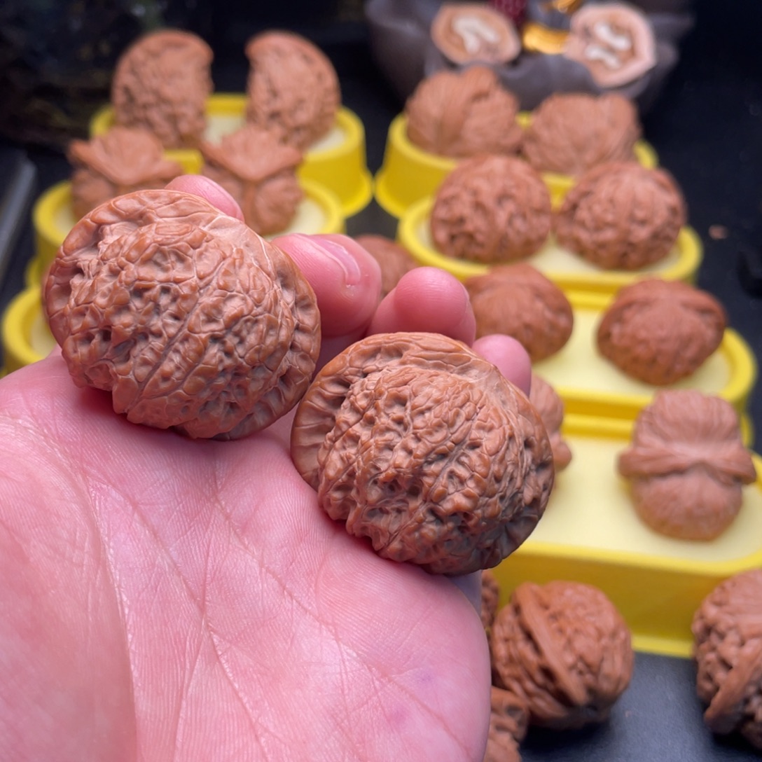 文玩核桃吊坠血麒麟42