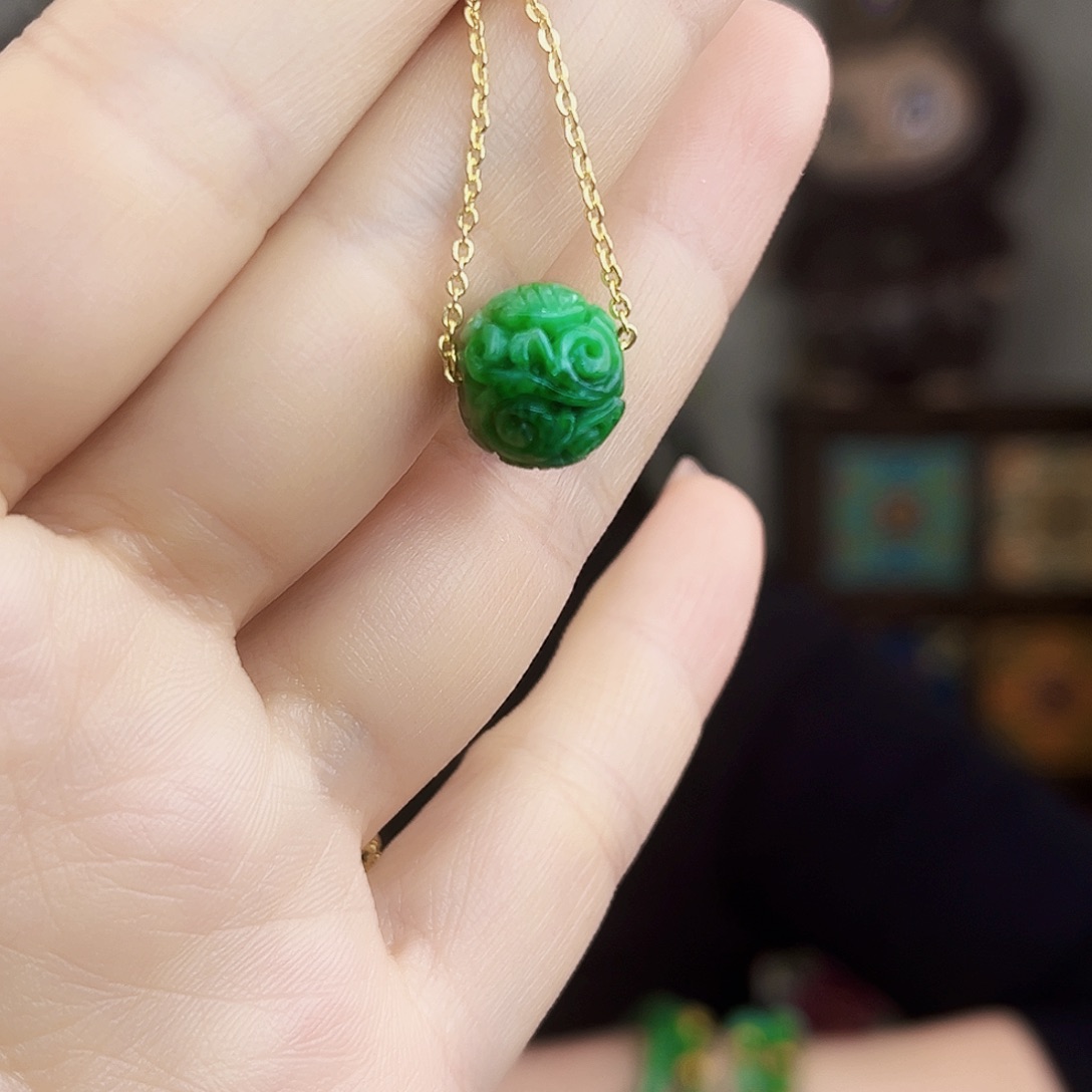 翡翠未镶嵌颈饰多样性