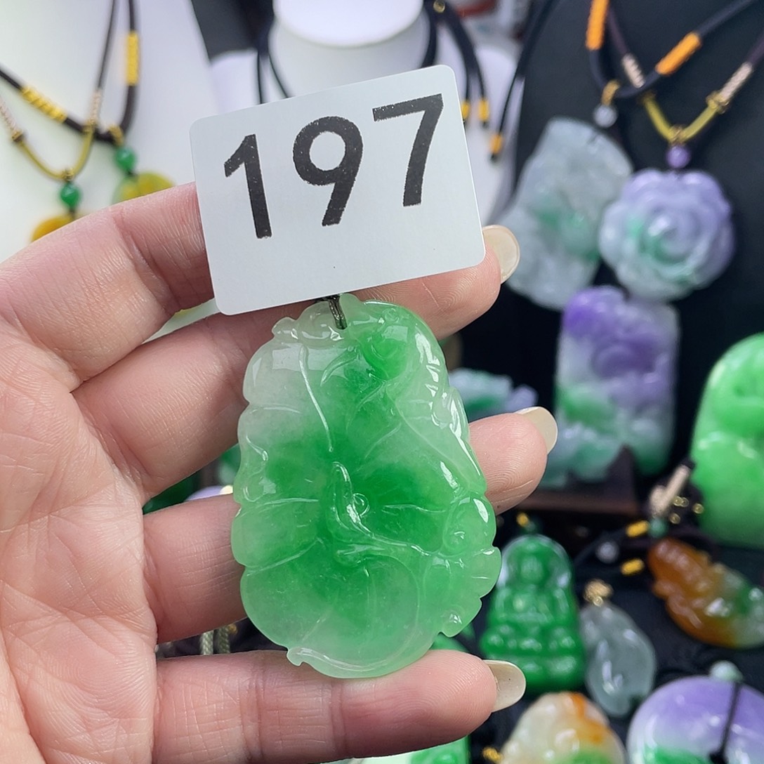 翡翠未镶嵌吊坠(赠链)