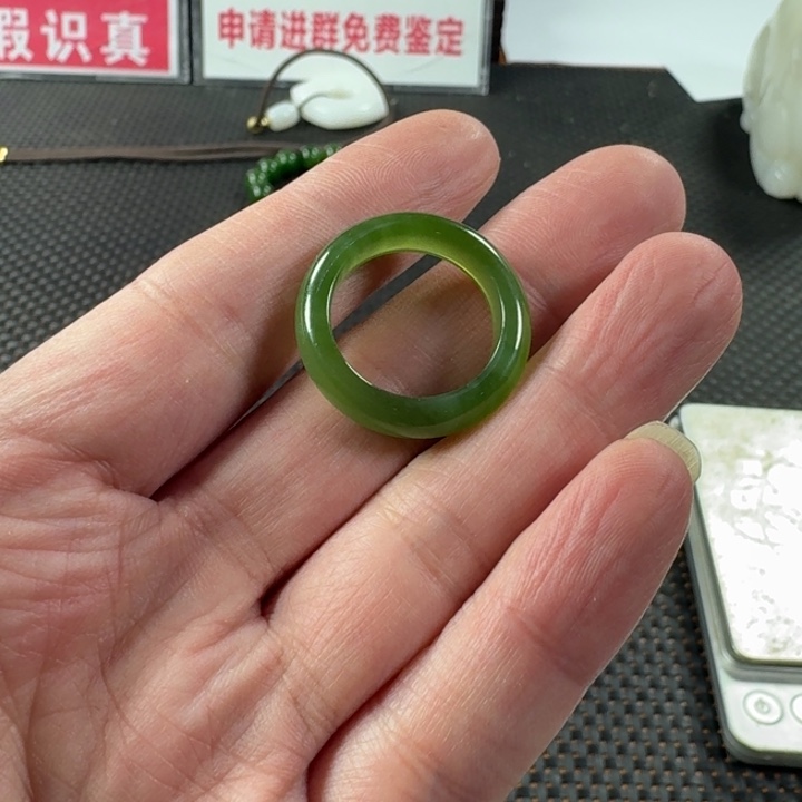 和田玉颈饰未镶嵌大***虫