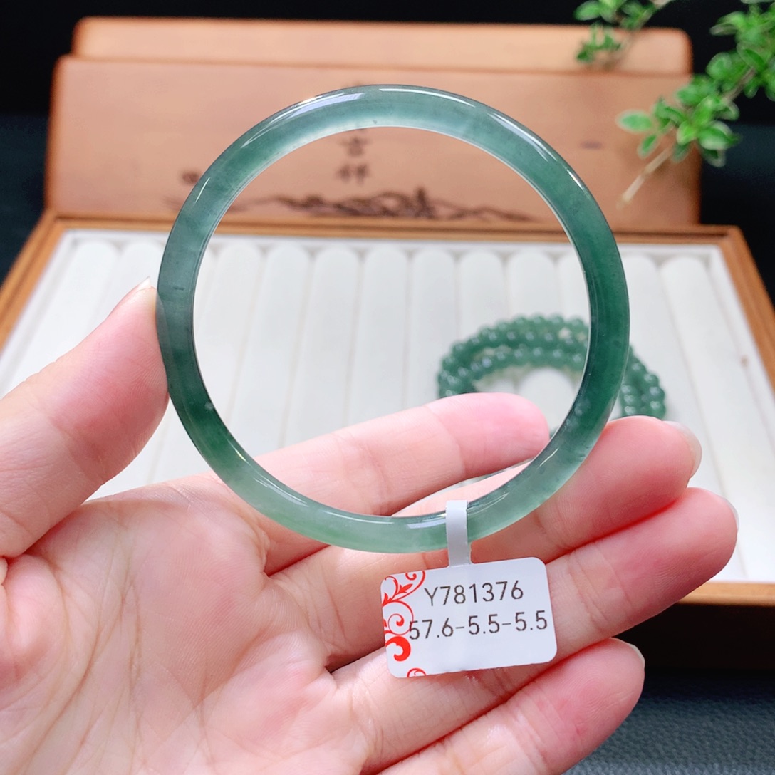 翡翠手镯（圆镯）未镶嵌