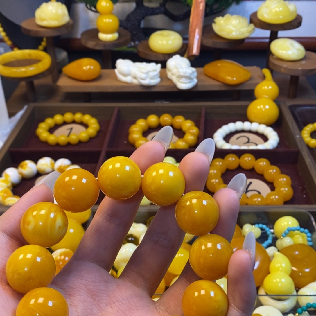 哈***！老腊鸡油飘花卡20手串一条