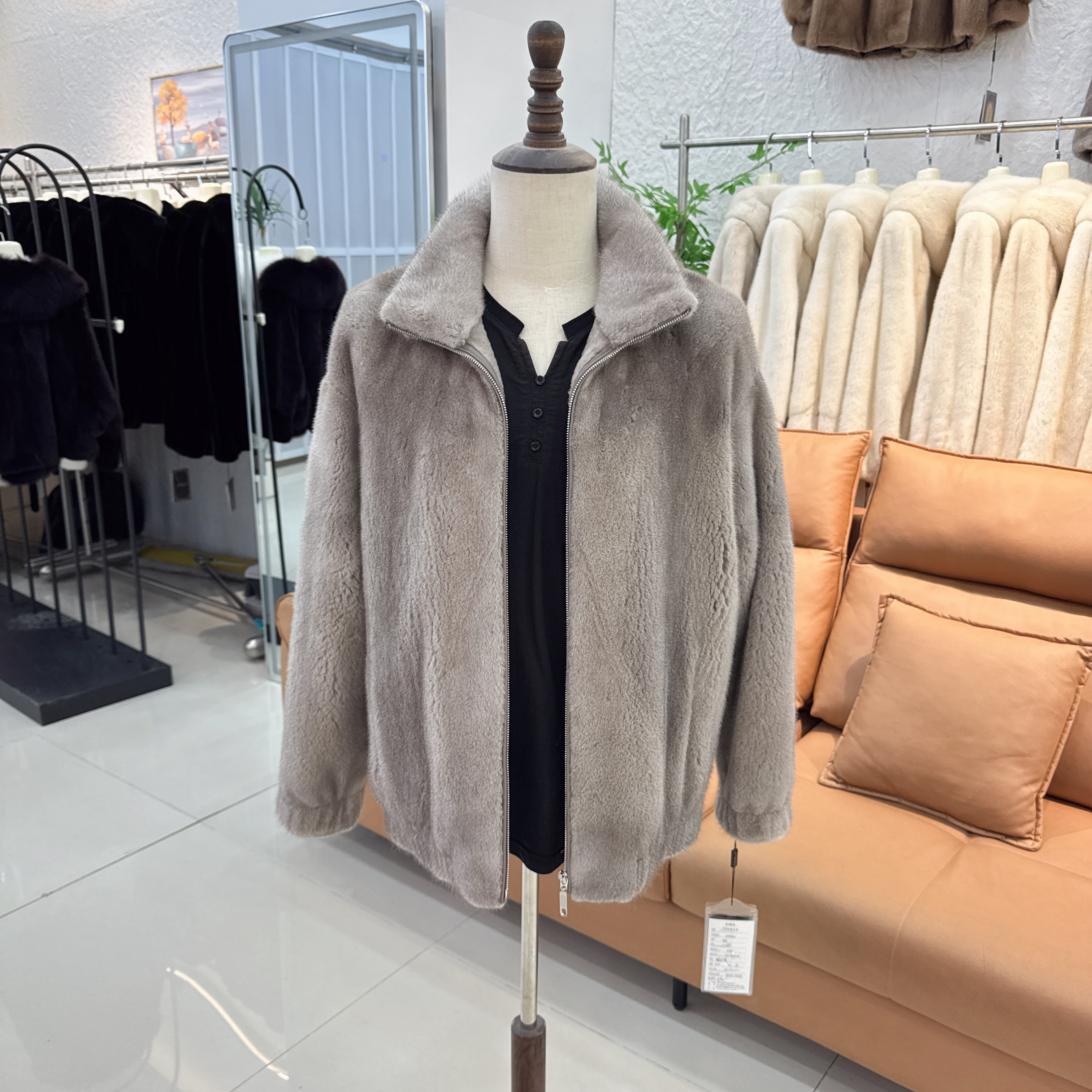 芬兰紫金短二水貂毛制作银蓝色立翻领款式