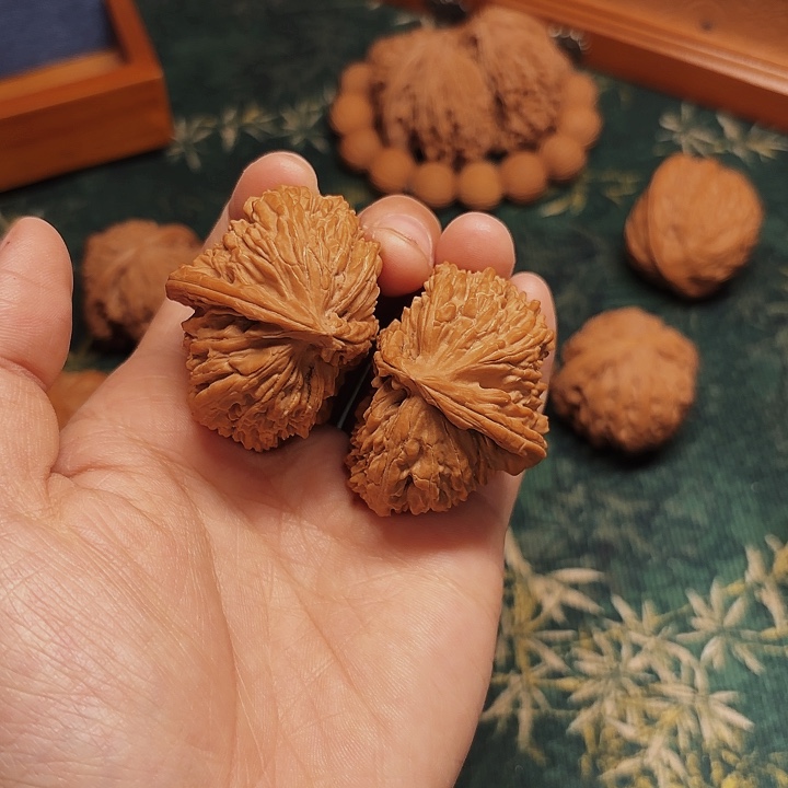 吊坠文玩核桃白狮子半壁