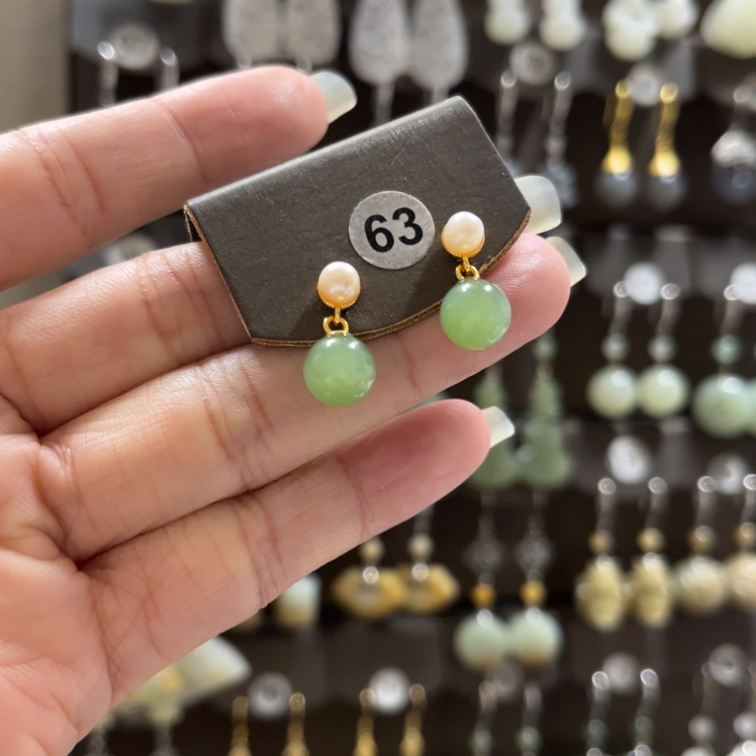 随***喜和田玉银S925镀金镶嵌耳饰