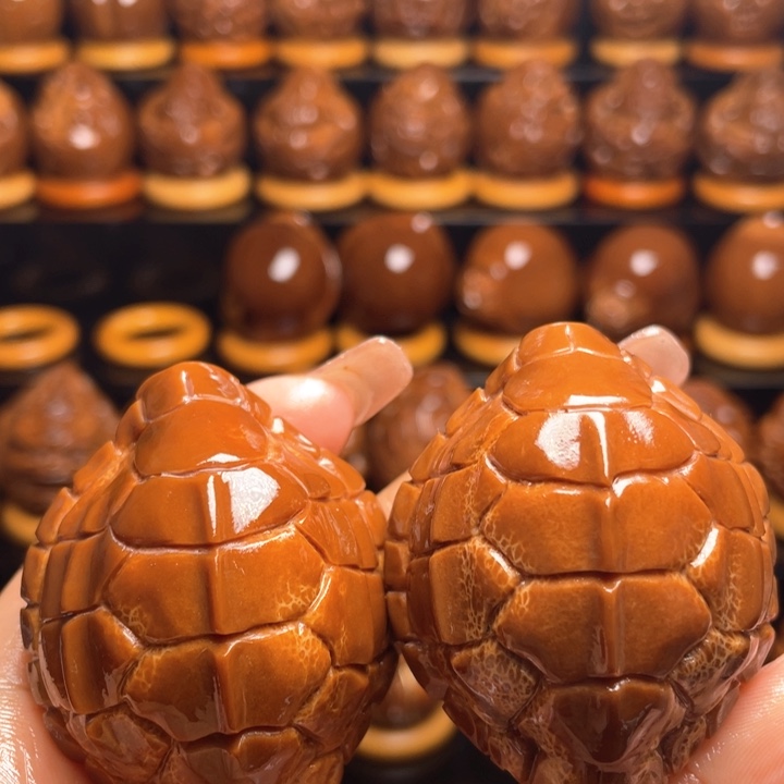 橄榄核把件承**现橄榄雕刻