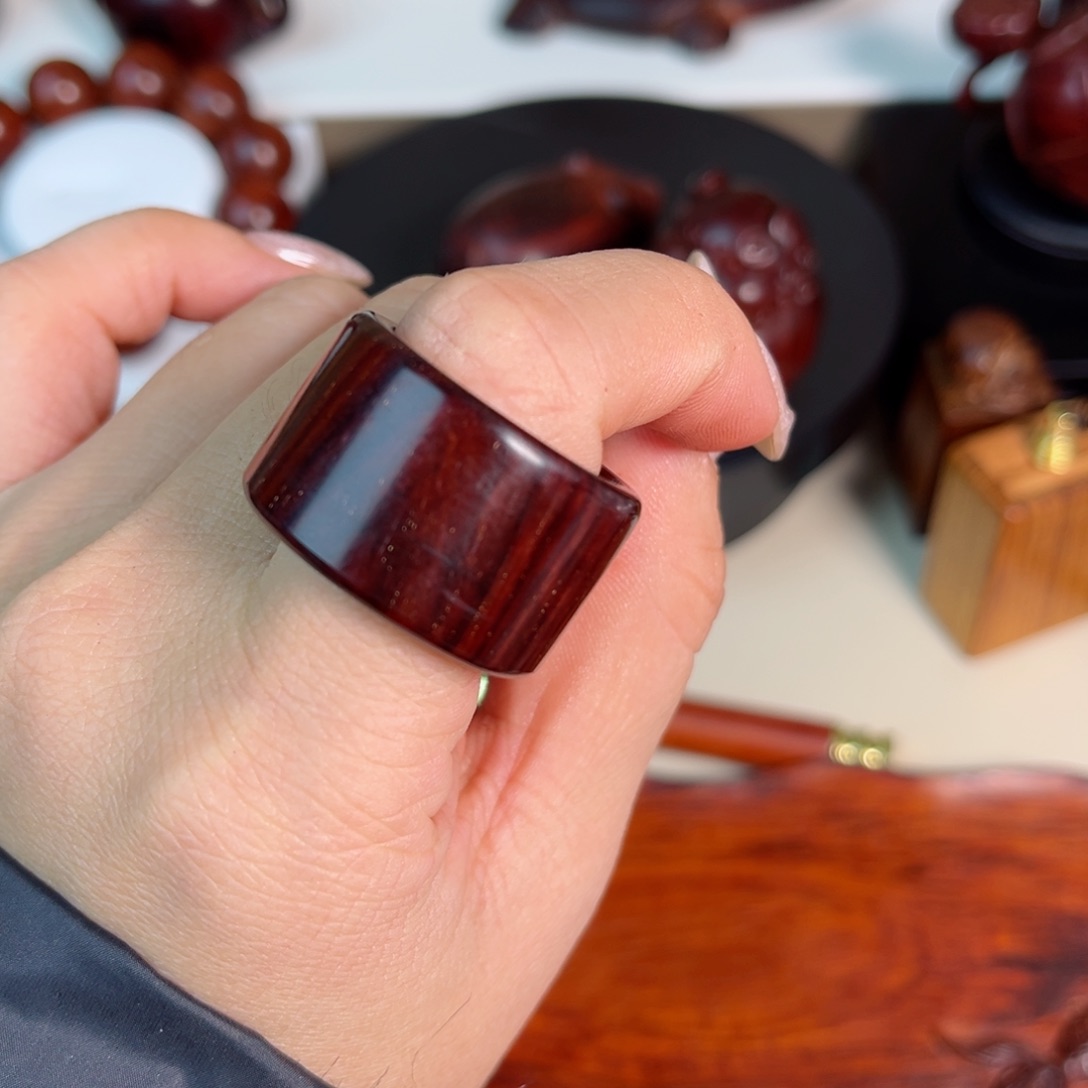 檀香紫檀（小叶紫檀）青**士