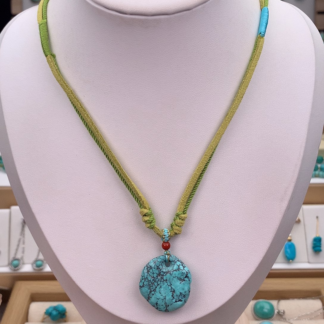 绿松石未镶嵌颈饰