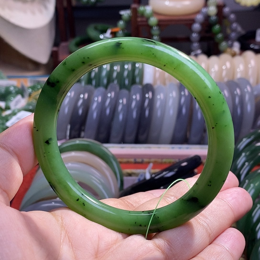 和田玉孤品老矿料手镯62乌兰海未镶嵌