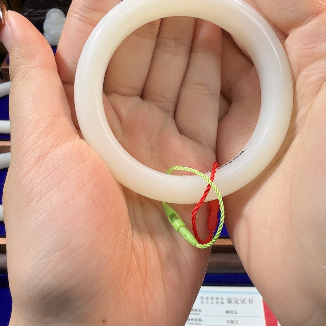 ღ***꧔和田玉未镶嵌手镯