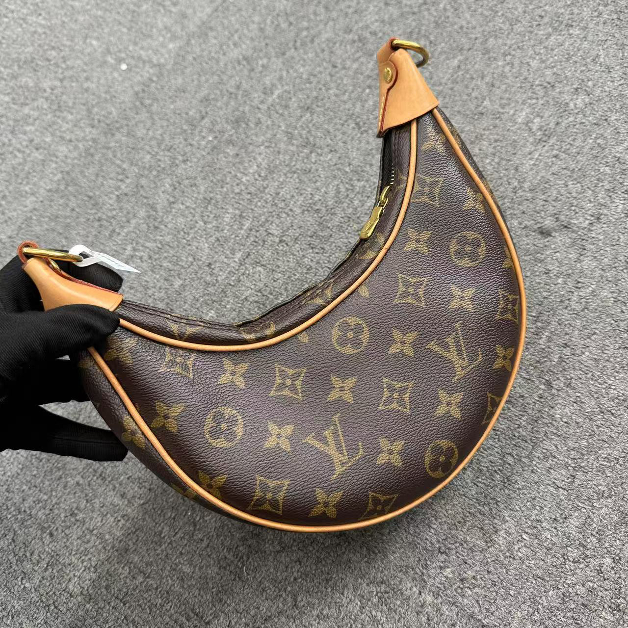95新 LouisVuitton/路易威登 老花豌豆月牙包