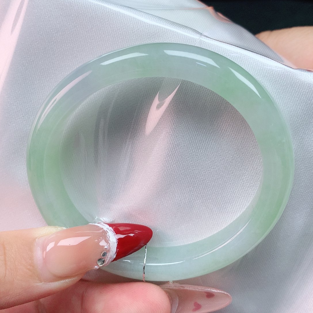 翡翠手镯未镶嵌54贵