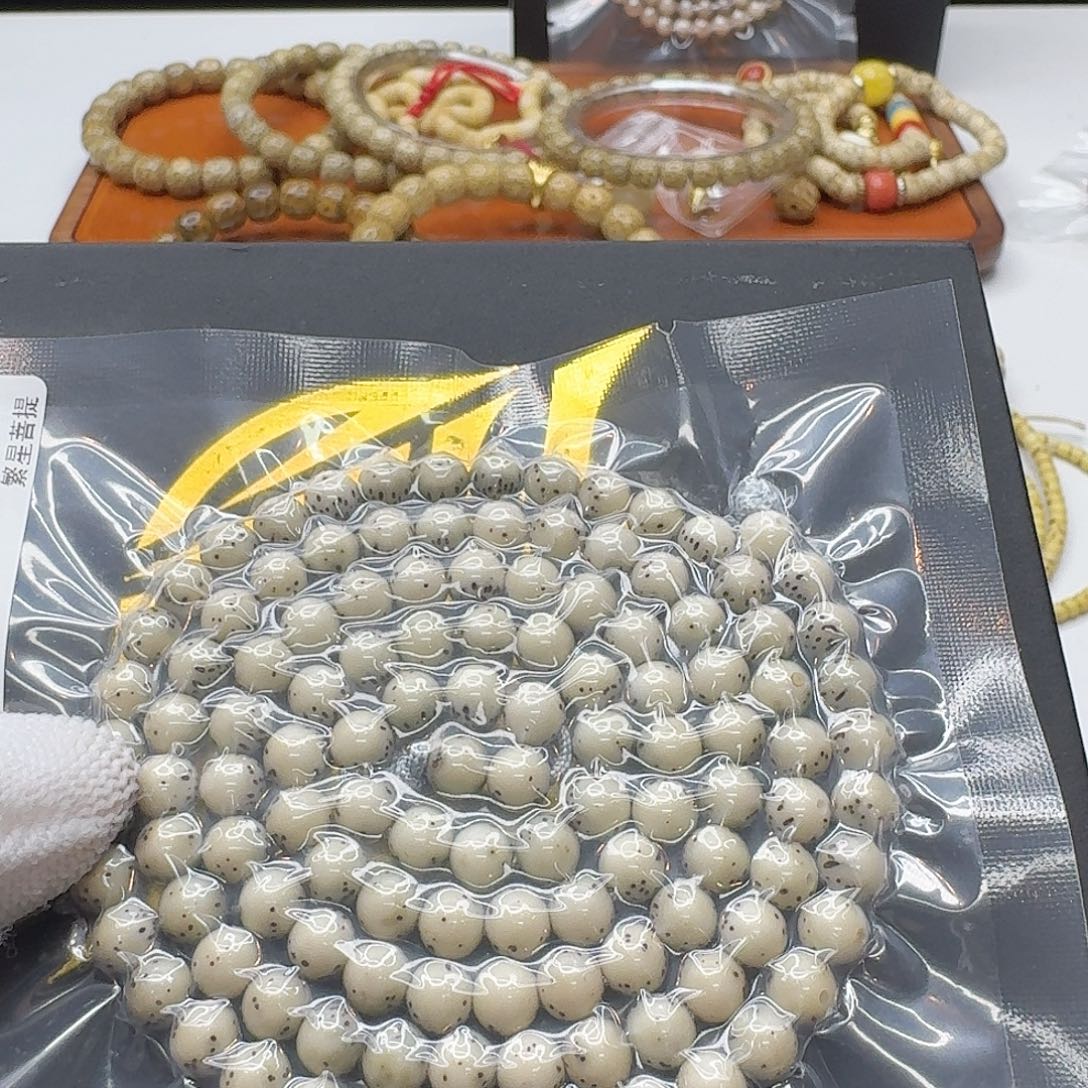 大***利吊坠星月菩提127梵天冰白绿背通体6左右圆108