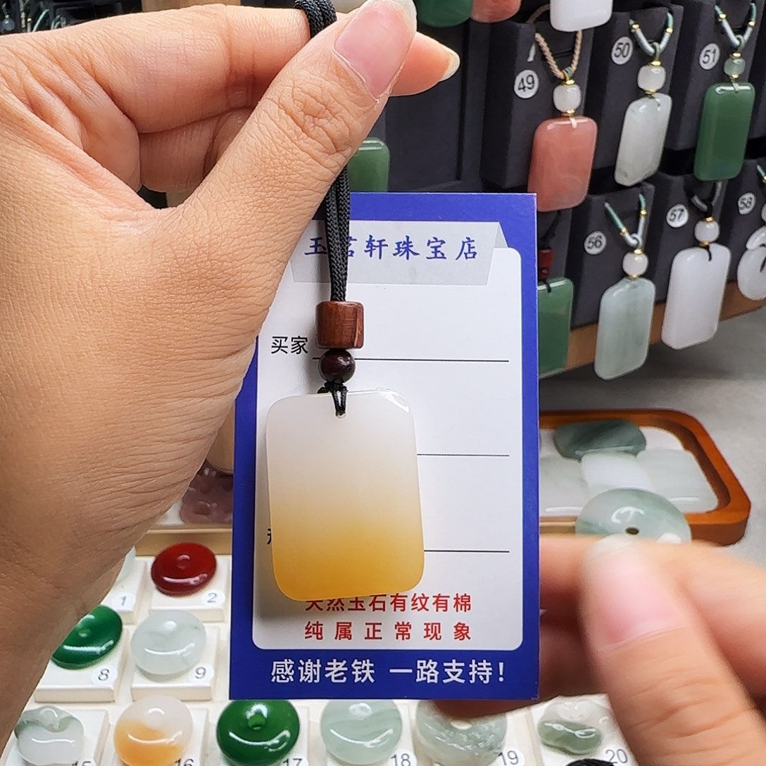石英质玉未镶嵌颈饰