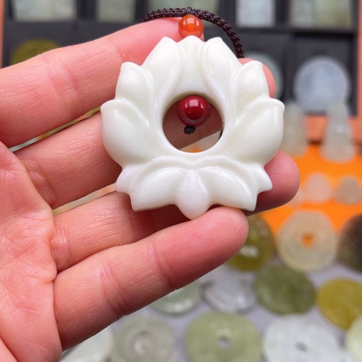 未镶嵌岫玉吊坠(赠链)