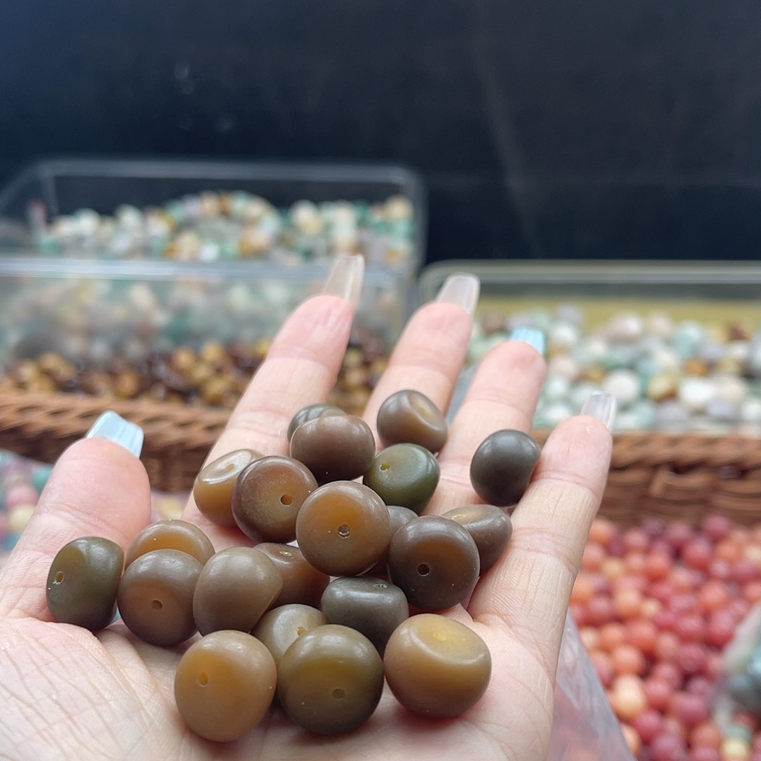 白玉菩提吊坠z微瑕12mm/50+10颗卡其