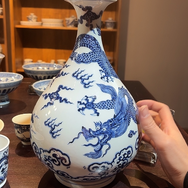 瓷片鱼化龙玉壶春瓶手绘