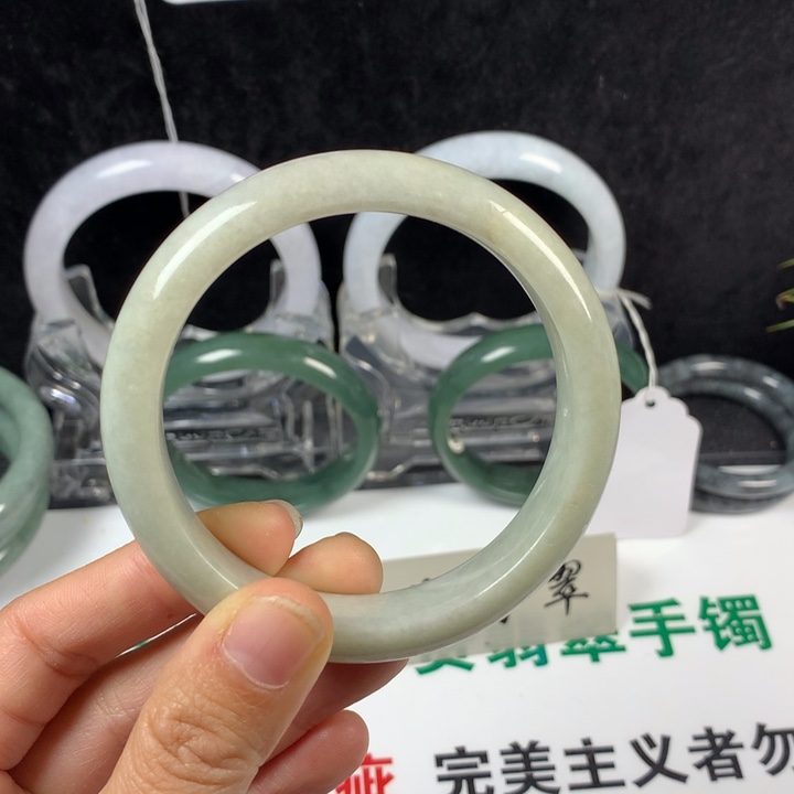 翡翠未镶嵌手镯17号。58.2圈