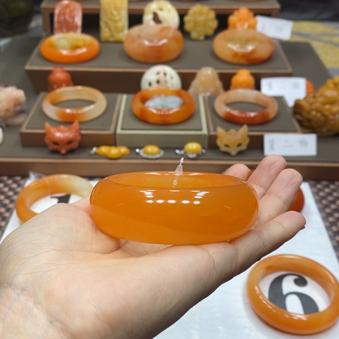 秤***姐石英质玉（黄龙玉）未镶嵌手镯