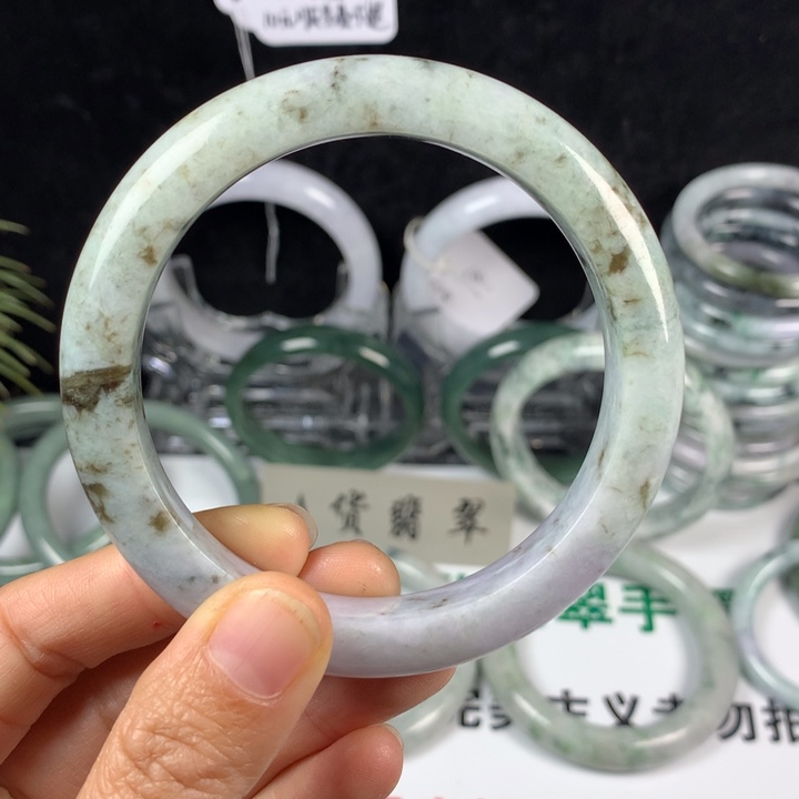 翡翠未镶嵌手镯24号。60.2圈