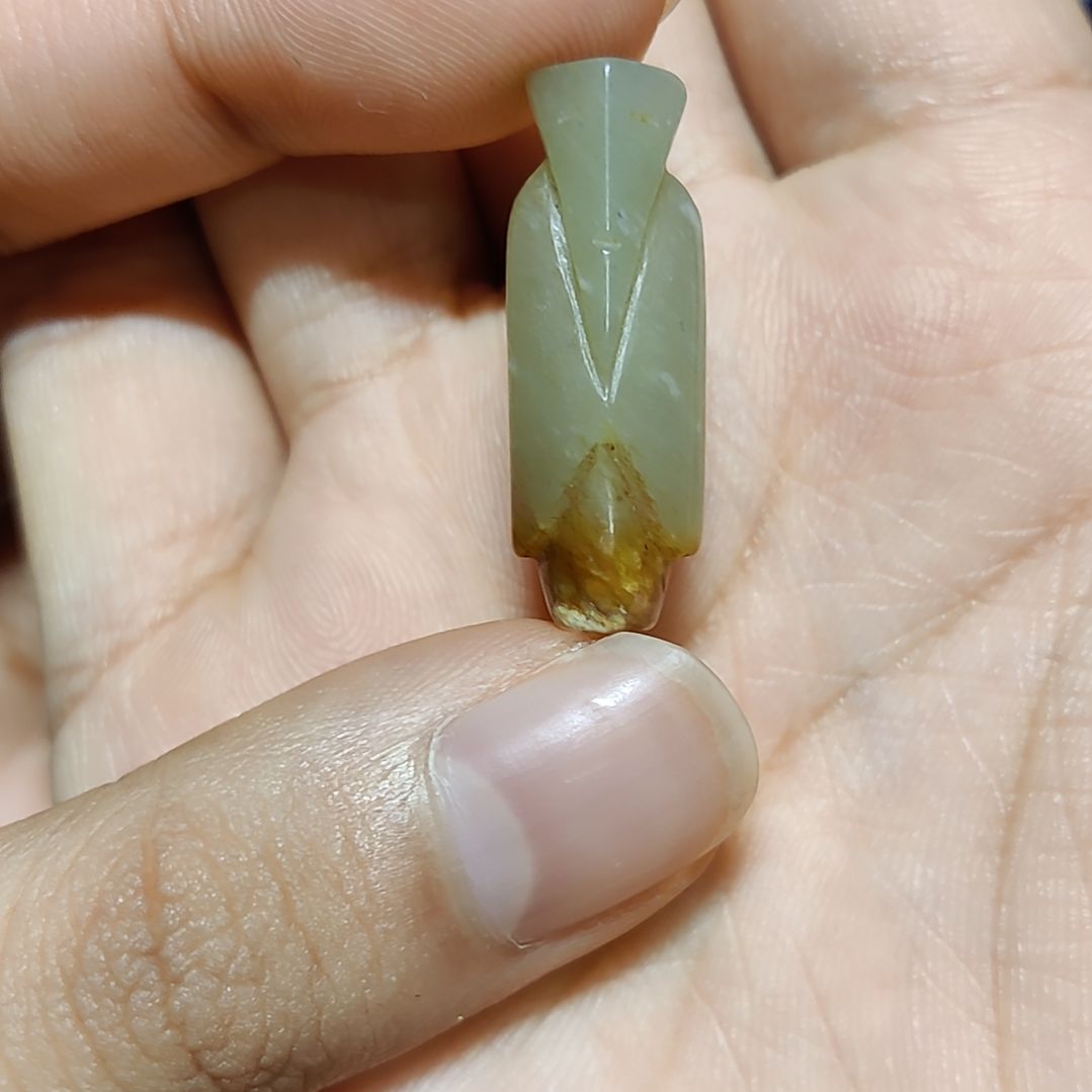 透闪石质玉未镶嵌颈饰