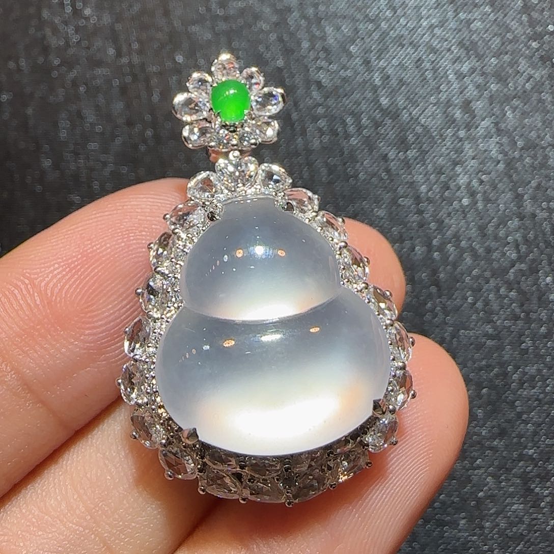 翡翠18K金镶嵌吊坠(不含链)葫芦