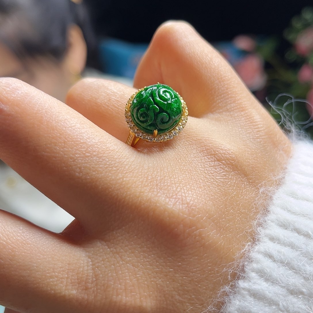 翡翠颈饰未镶嵌辣绿