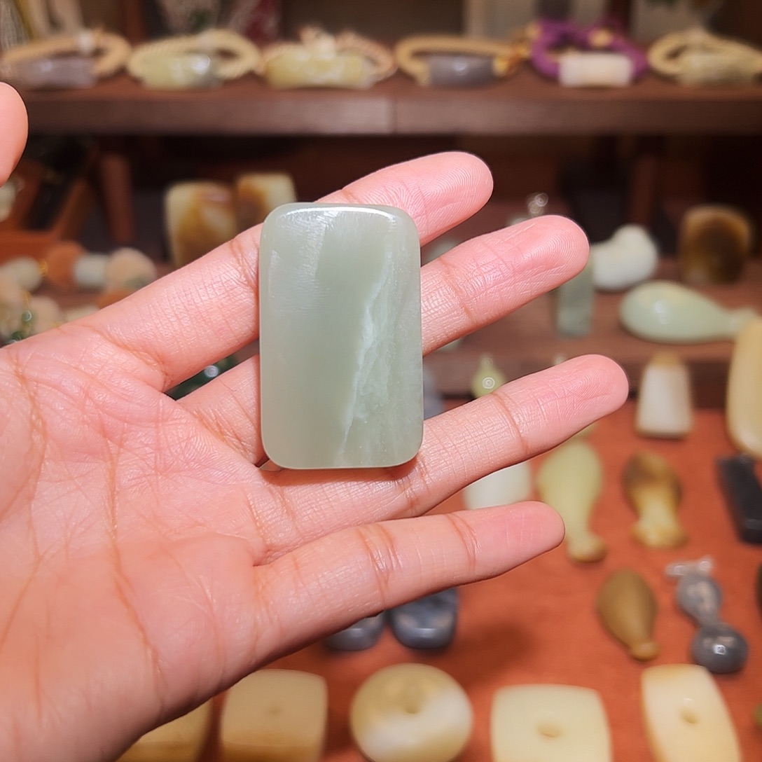 微***笑和田玉未镶嵌颈饰